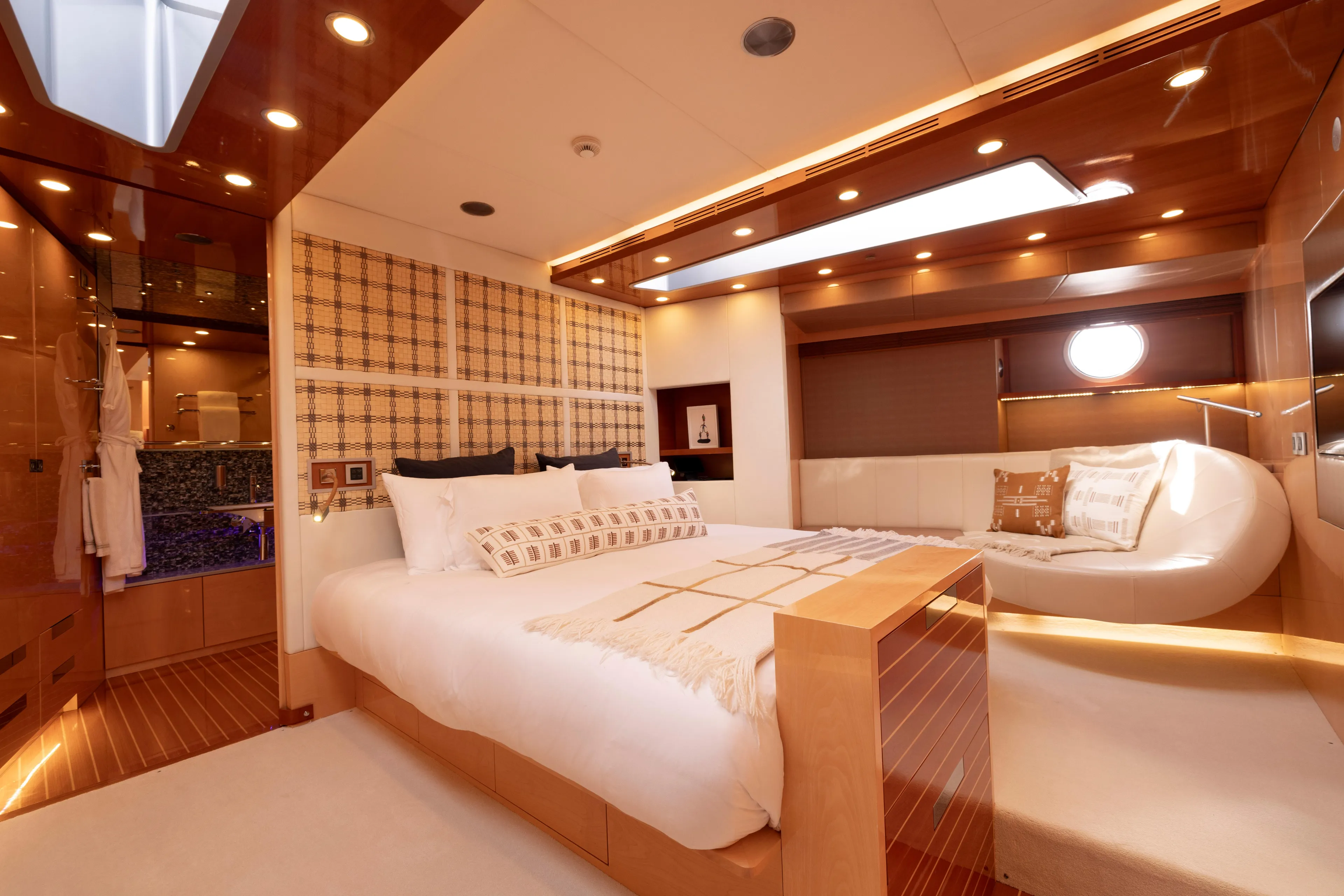 Butterfly Yacht Photos Pics 