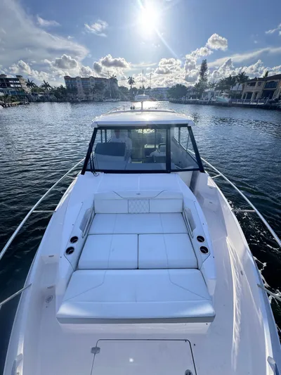  Yacht Photos Pics 2025 REGAL 36 XO - Image 12