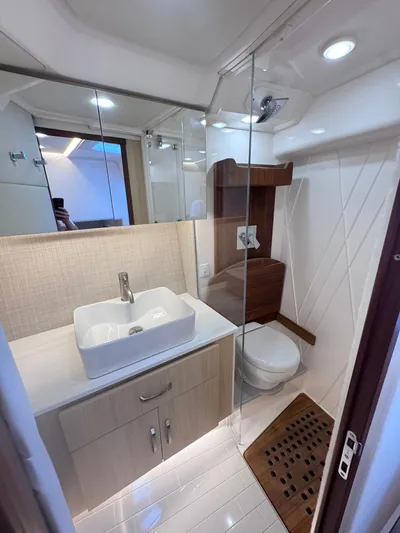  Yacht Photos Pics 2025 REGAL 36 XO - Image 9