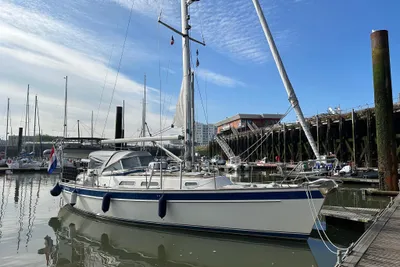 2005 Hallberg-Rassy 37
