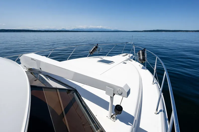 Bumber Shoot Yacht Photos Pics 2006 Silverton 42 Convertible yacht on calm water with clear blue sky.