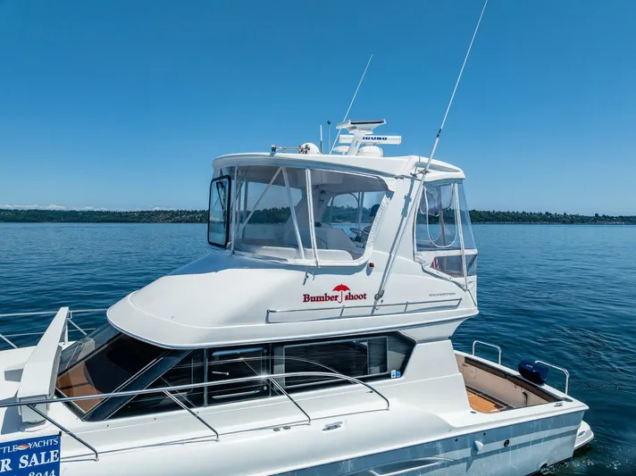 Bumber Shoot Yacht Photos Pics 2006 Silverton 42 Convertible yacht on calm blue water, for sale.