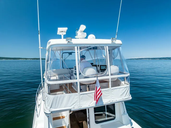 Bumber Shoot Yacht Photos Pics 2006 Silverton 42 Convertible yacht cruising on calm blue waters under clear skies.