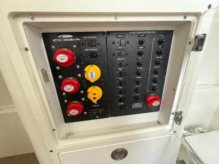 Twice Lucky Yacht Photos Pics 