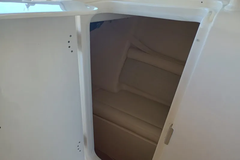 325-719 Brokerage Josh Yacht Photos Pics 2021 Grady-White Freedom 325 boat interior cabin view.