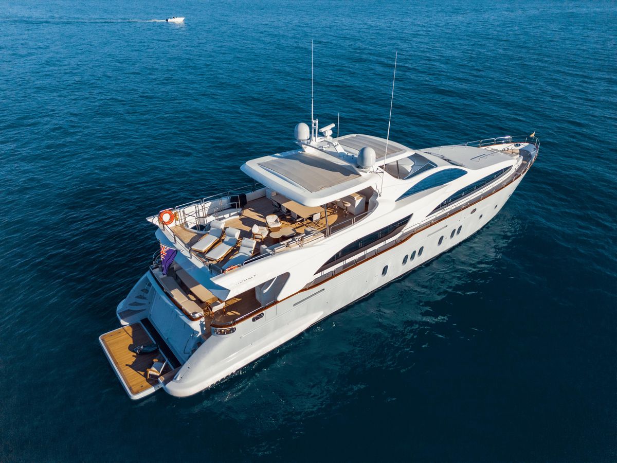 2008 Azimut 116 