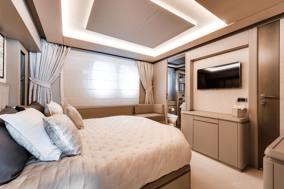 2008 Azimut 116 