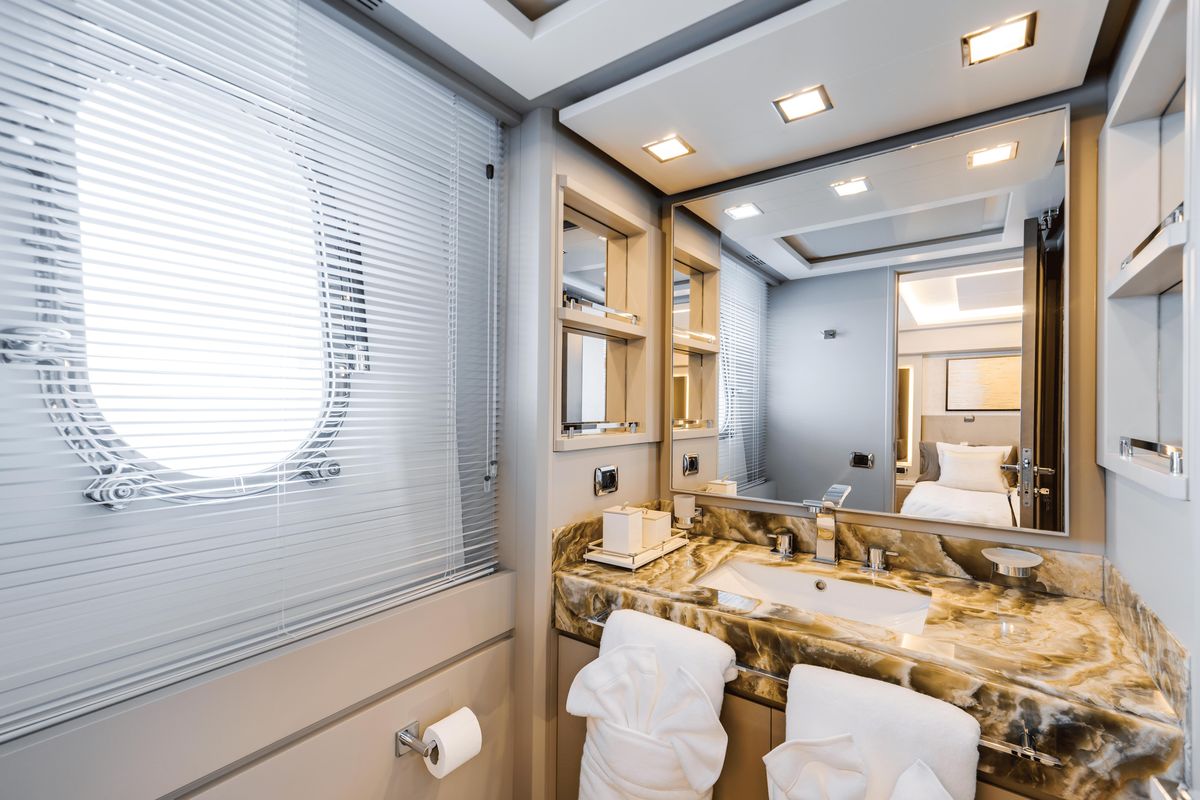 2008 Azimut 116 