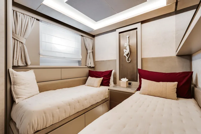Serendipity Yacht Photos Pics Luxurious twin bedroom on 2008 Azimut 116 yacht with elegant decor.