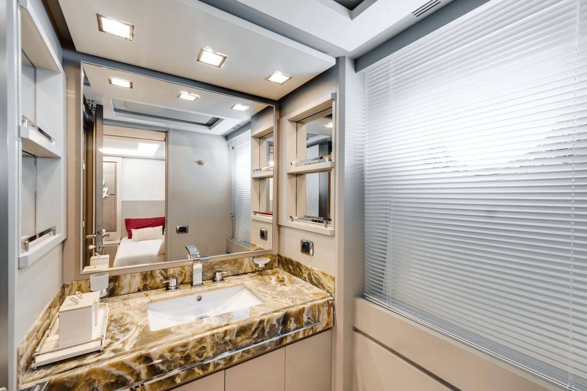 2008 Azimut 116 