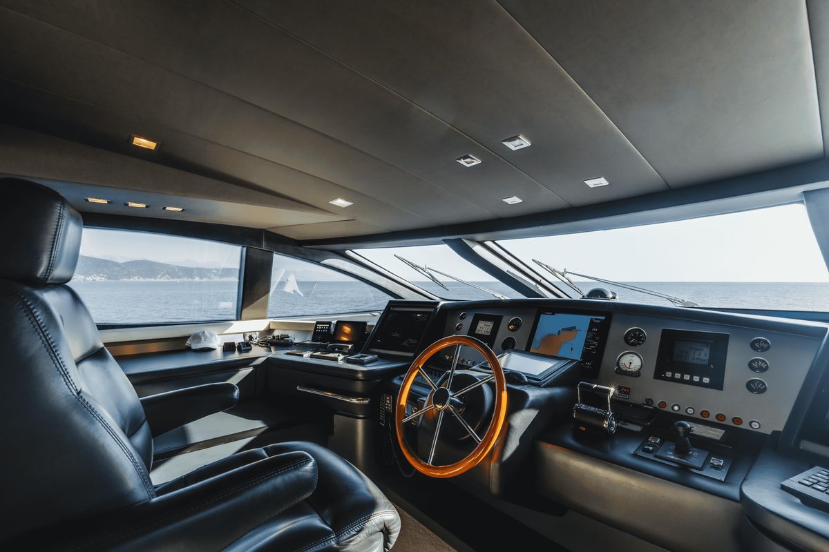 2008 Azimut 116 
