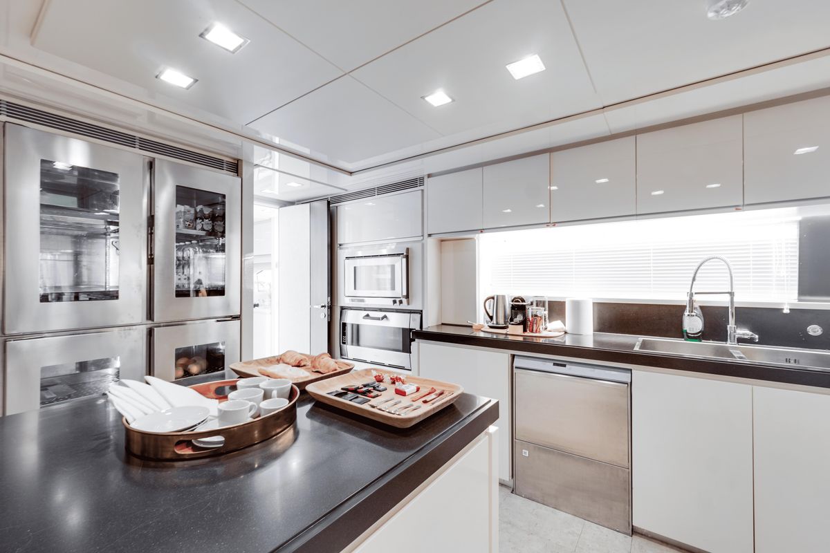 2008 Azimut 116 