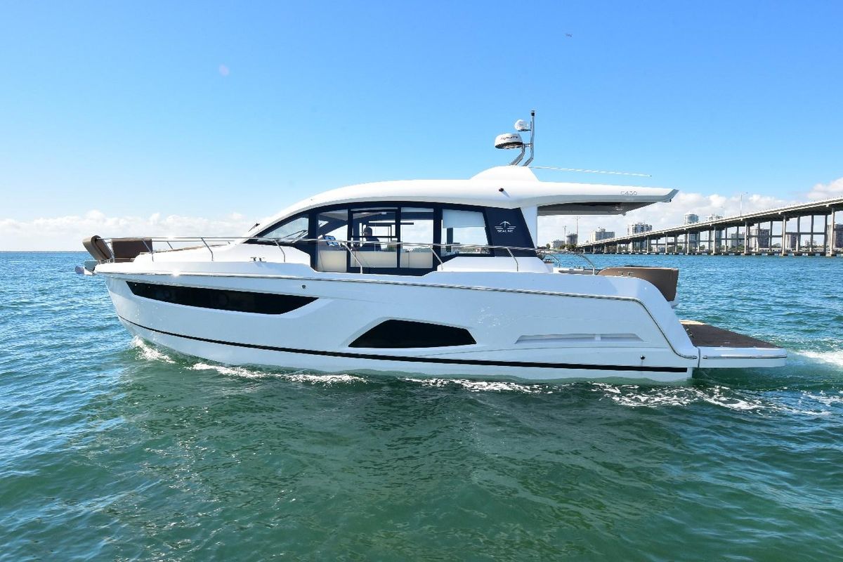 2022 Sealine 44 