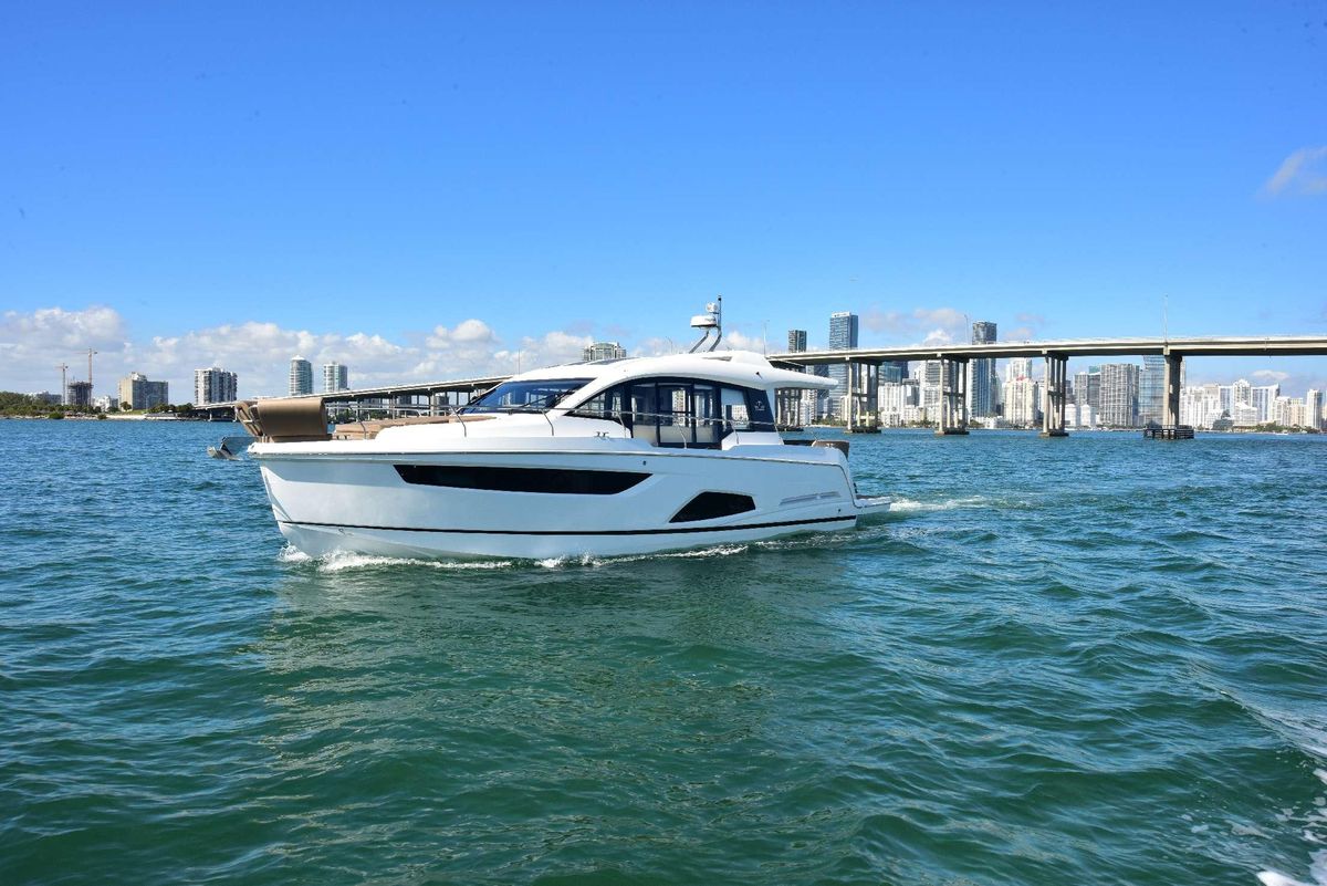 2022 Sealine 44 