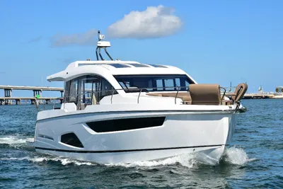 Sealine C430