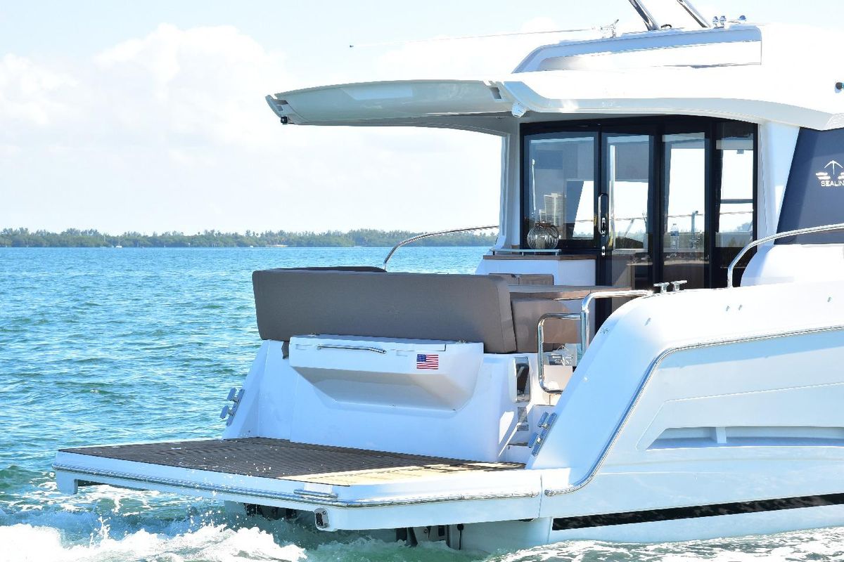 2022 Sealine 44 