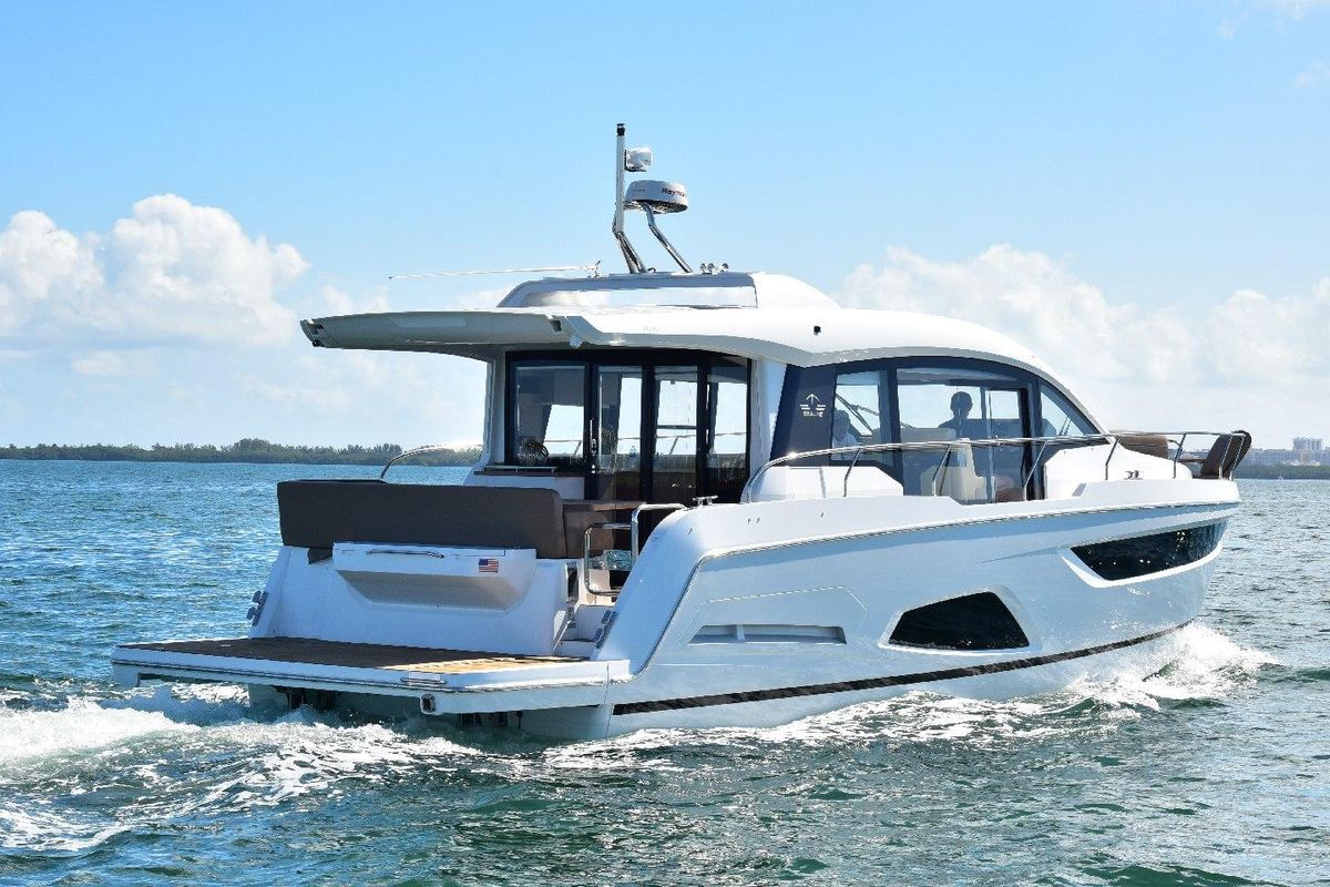 2022 Sealine 44 