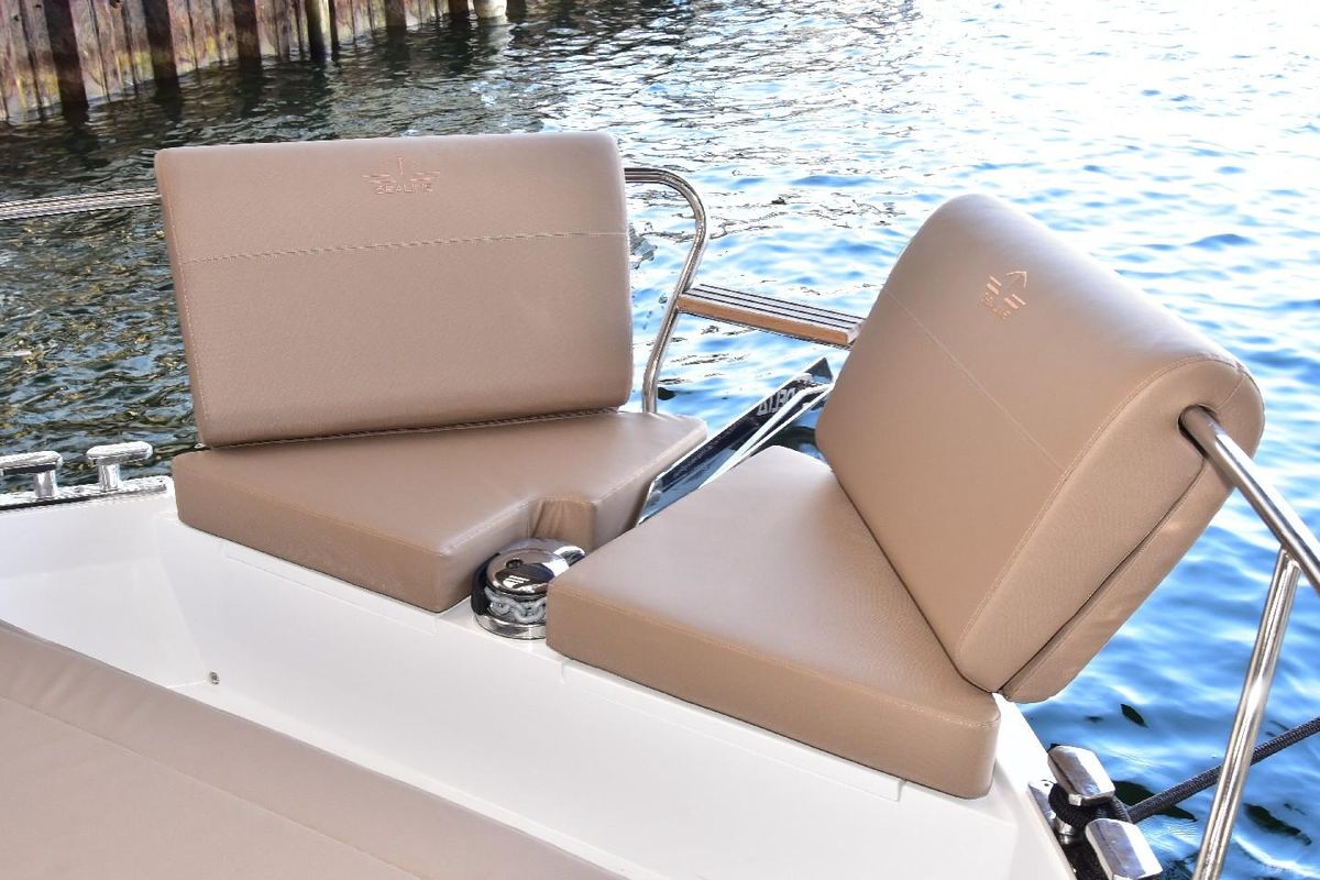 2022 Sealine 44 