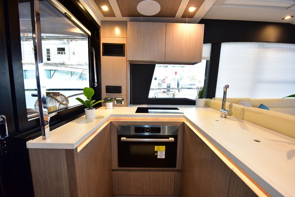 2022 Sealine 44 