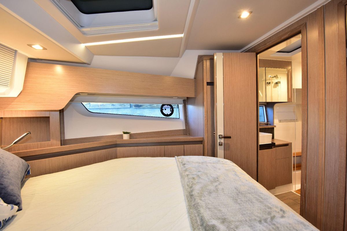 2022 Sealine 44 