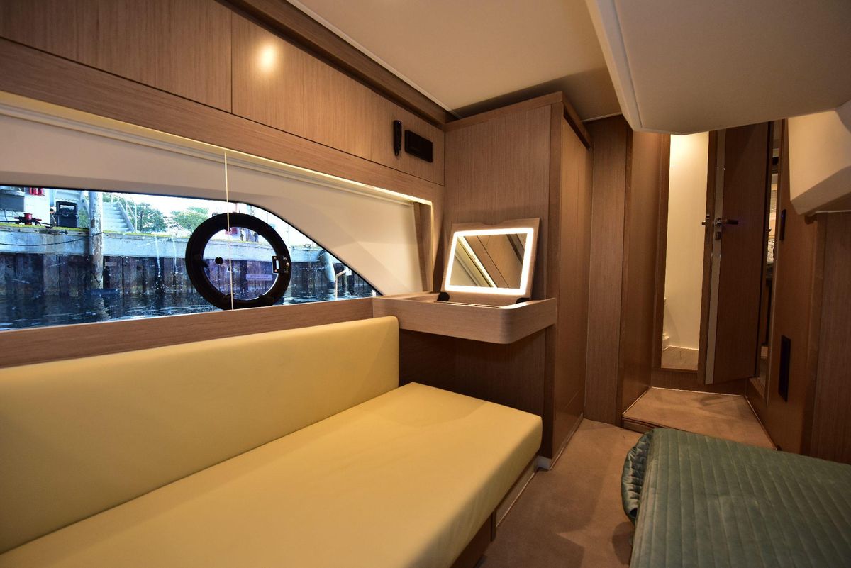 2022 Sealine 44 