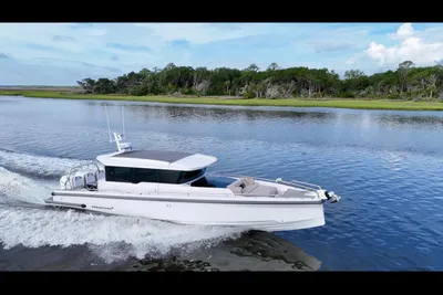 Axopar 37 Cross Cabin