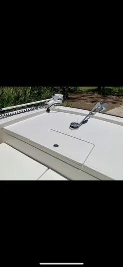  Yacht Photos Pics 2020 Calcutta 263 Center Console boat deck with fishing rod holder and clean surface.