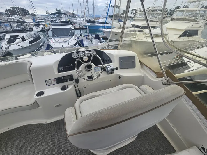 Latitude 33 Yacht Photos Pics 