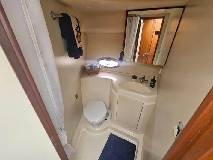 Latitude 33 Yacht Photos Pics 