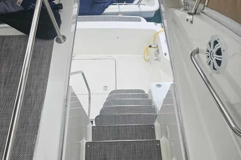 Latitude 33 Yacht Photos Pics 