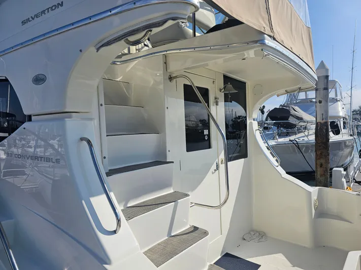 Latitude 33 Yacht Photos Pics 