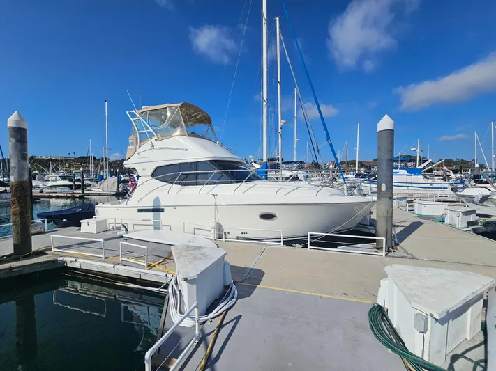 Latitude 33 Yacht Photos Pics 