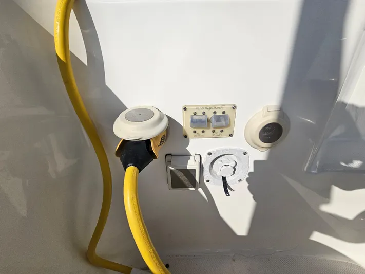 Latitude 33 Yacht Photos Pics 