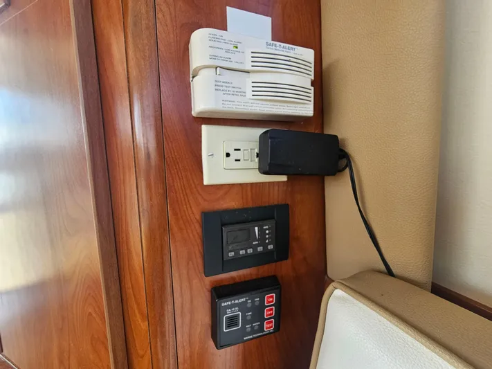 Latitude 33 Yacht Photos Pics 