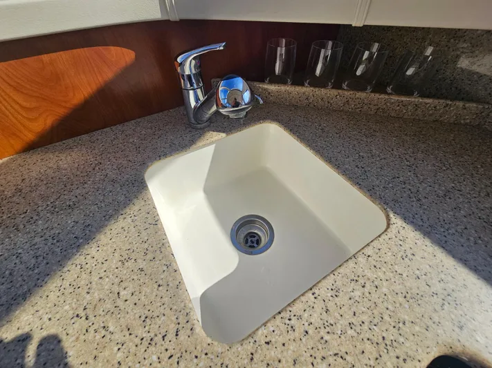 Latitude 33 Yacht Photos Pics 