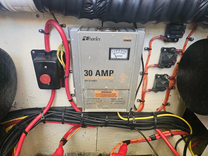 Latitude 33 Yacht Photos Pics 