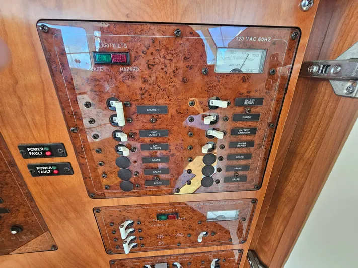 Latitude 33 Yacht Photos Pics 