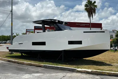 De Antonio Yachts 42