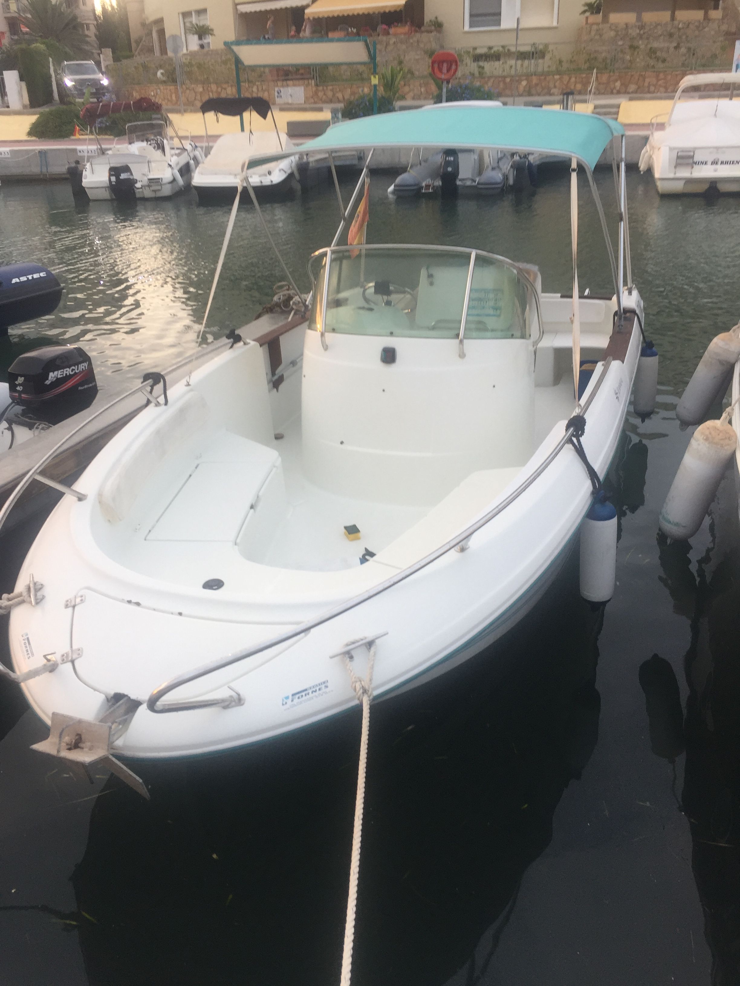 2000 Jeanneau Cat Camarat 625