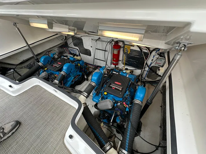  Yacht Photos Pics Main Engine hatch up