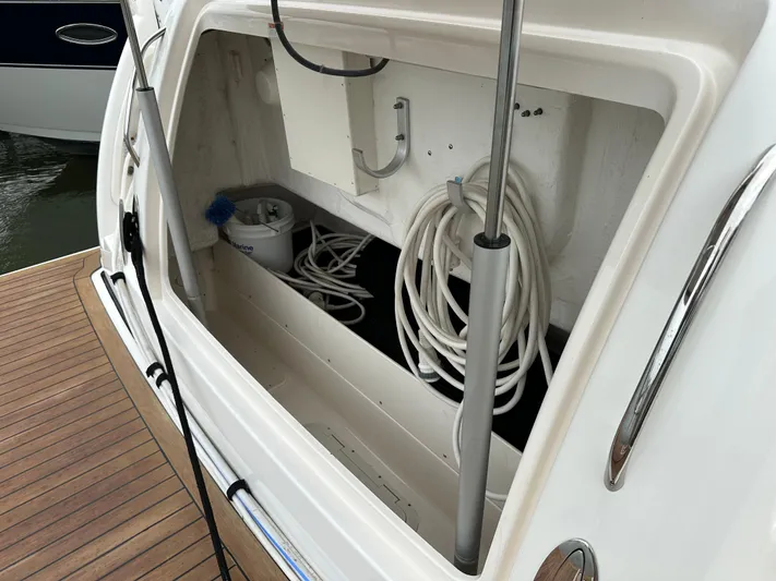  Yacht Photos Pics Spacious Trunk