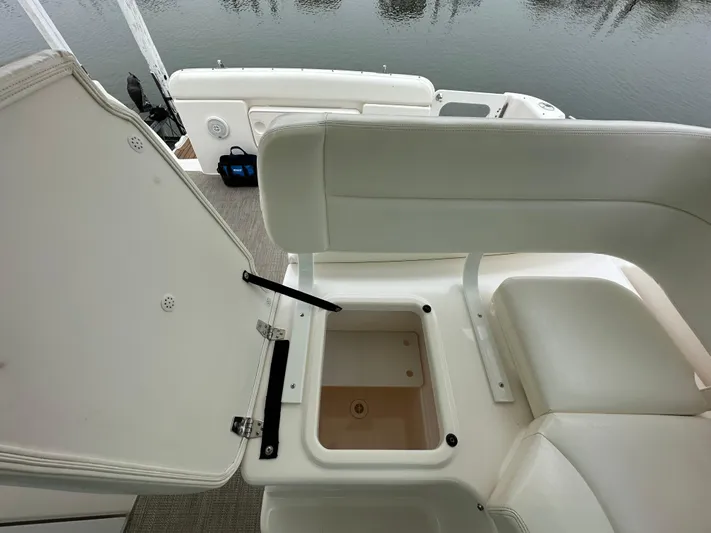  Yacht Photos Pics Insulated Cooler under L Seat