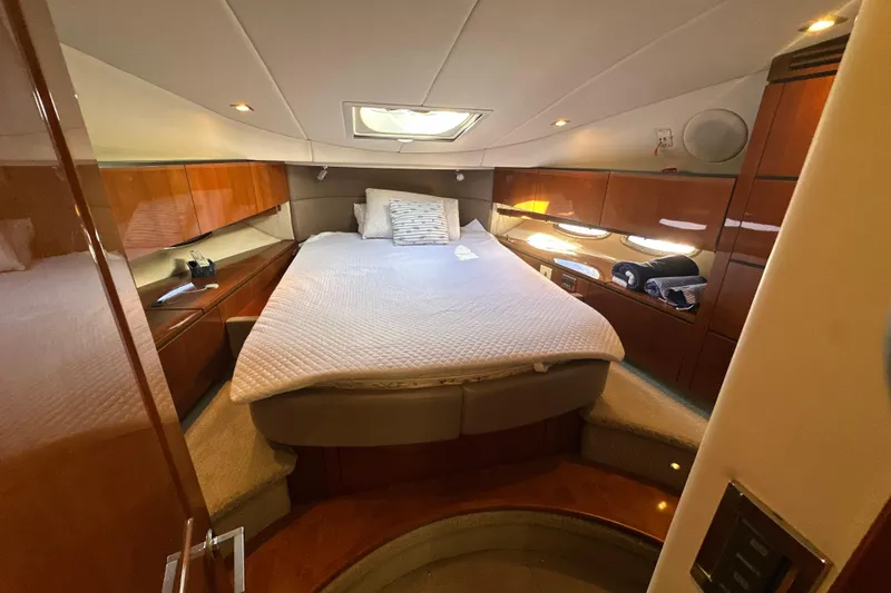 Motomar 1 Yacht Photos Pics Luxurious cabin interior of 2008 Sea Ray 500 Sedan Bridge yacht with cozy bed.