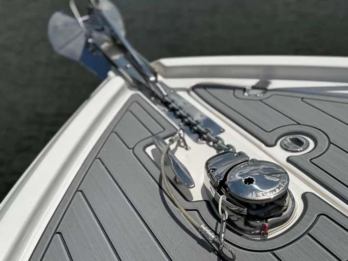  Yacht Photos Pics 2024 Regal 26 XO boat anchor system on deck, featuring sleek design and durable materials.