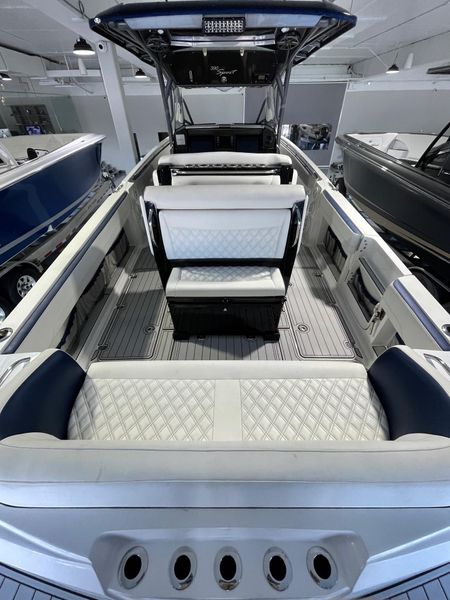 2015 Nor-Tech 390 Center Console