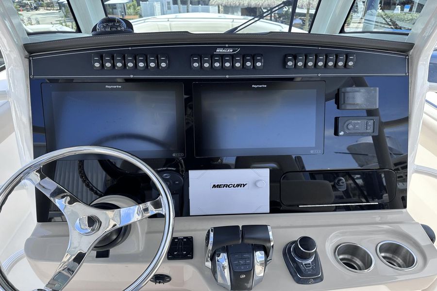 2021 Boston Whaler 330 Outrage