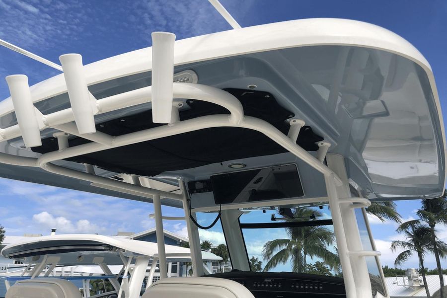 2021 Boston Whaler 330 Outrage