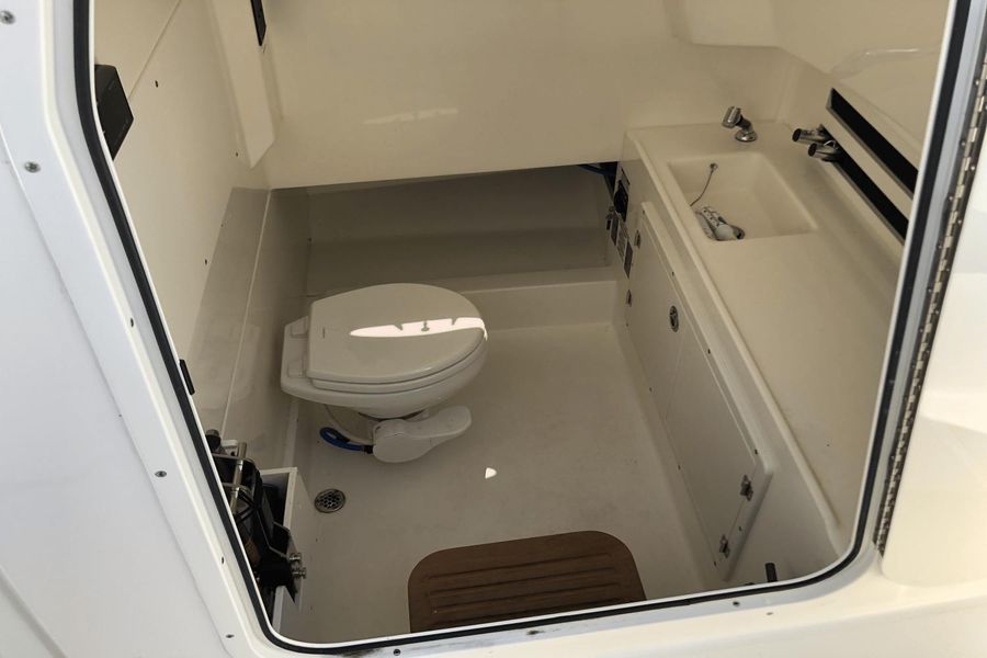 2021 Boston Whaler 330 Outrage