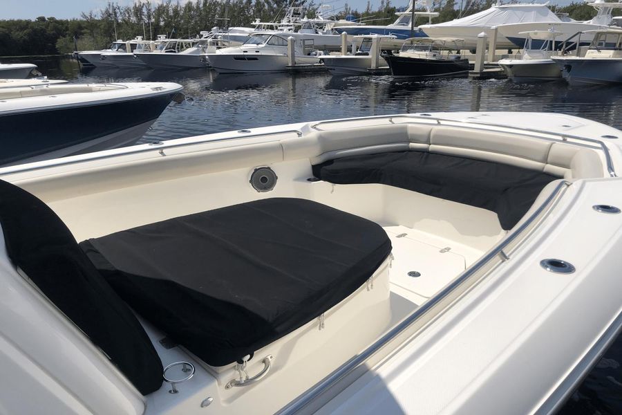 2021 Boston Whaler 330 Outrage