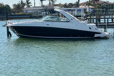 Sea Ray 370 Venture